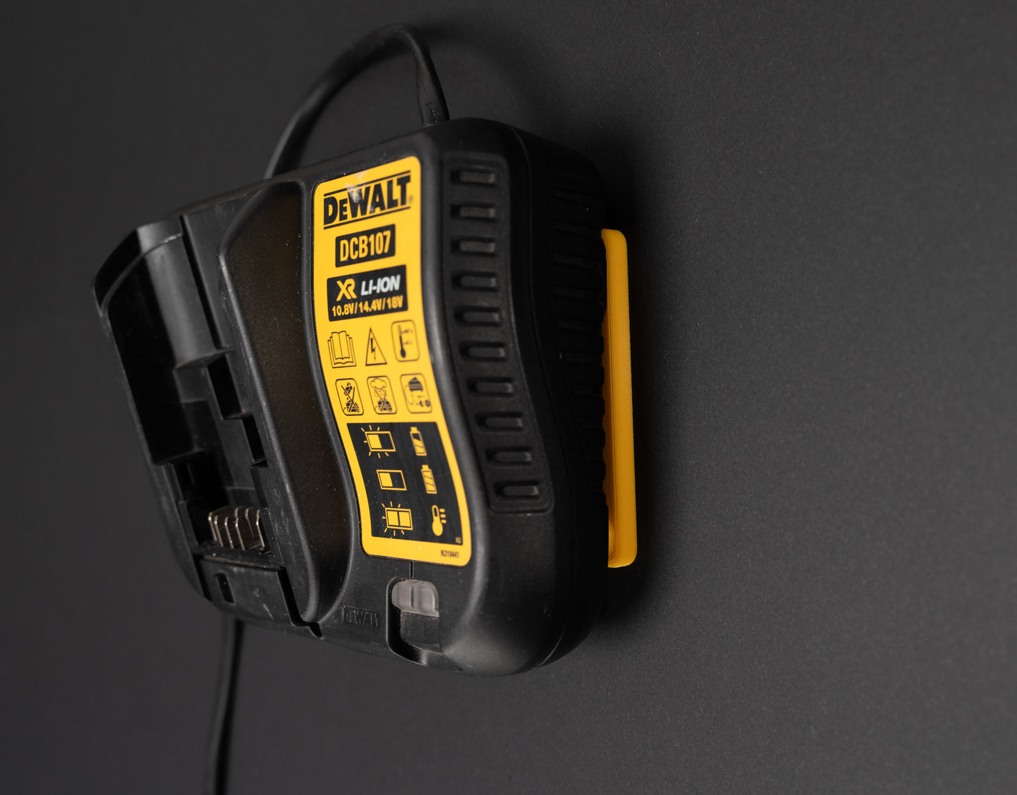 DeWalt DCB107 XR 1.25A Battery Charger Wall Mount