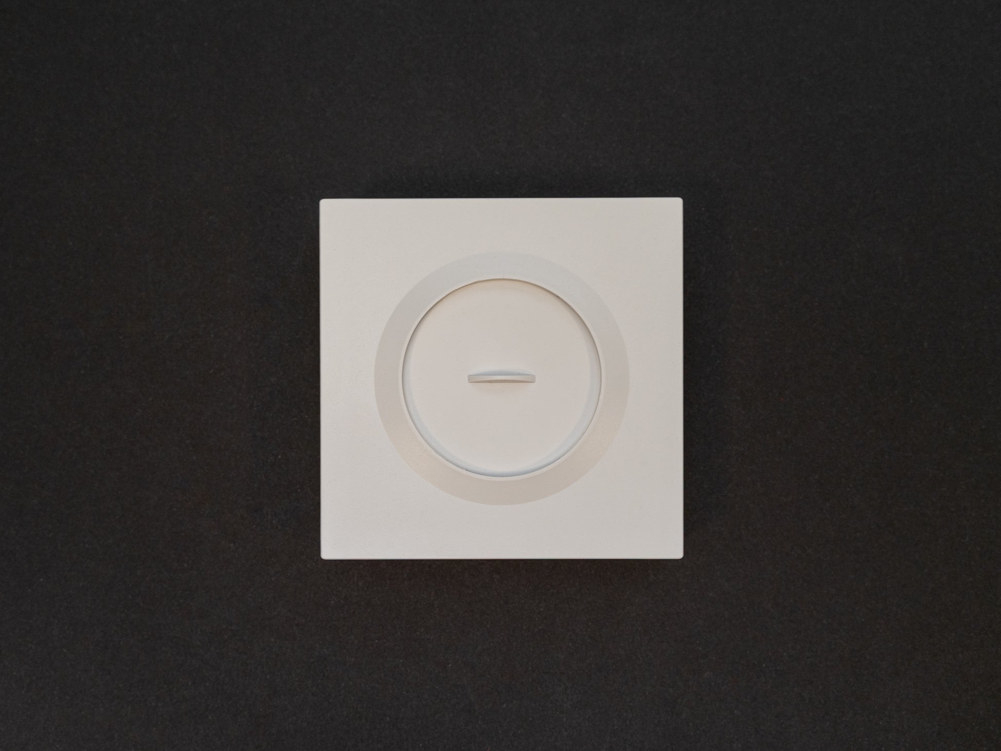 UK Light Switch adapter for SONOFF Orb 4-in-1 Zigbee Smart Scene Button in white. Screw on with existing switch screws